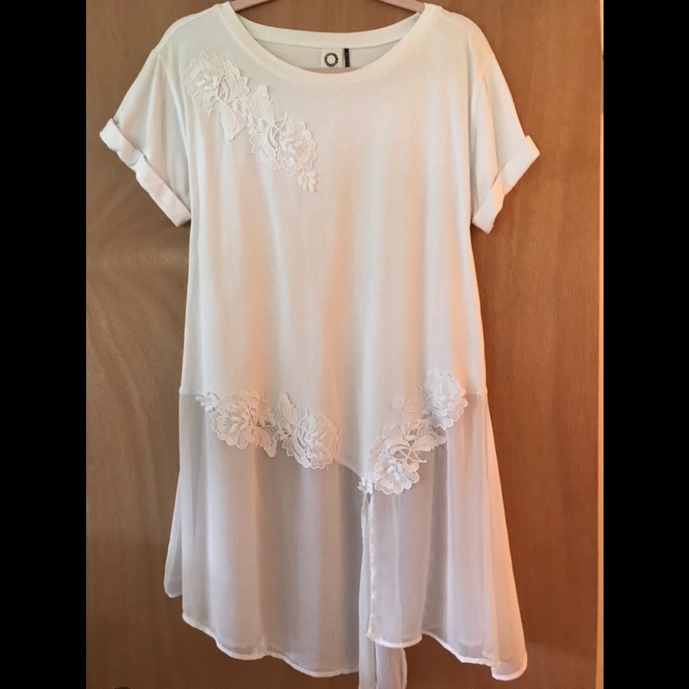 ☀️SUMMER CLOSEOUT☀️EUC Anthropologie tee